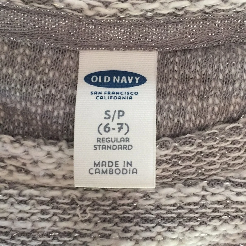 Old navy long sleeve sweater‎ size small6/7